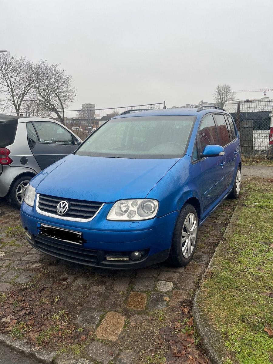 Volkswagen Touran 2005 — вигляд ззаду