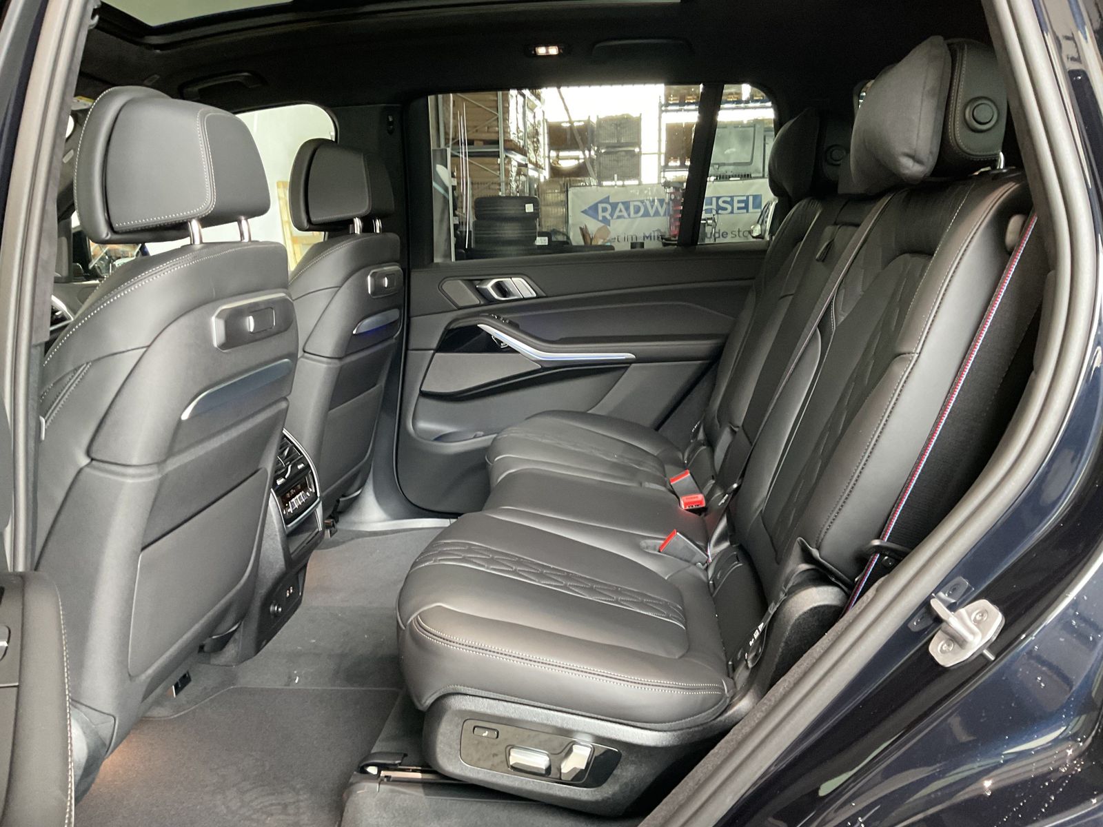 Fahrzeugeinzelansicht 14 Fahrzeugabbildung BMW X7 xDrive40i |Sitzbelüft. |Standheizung |AHK