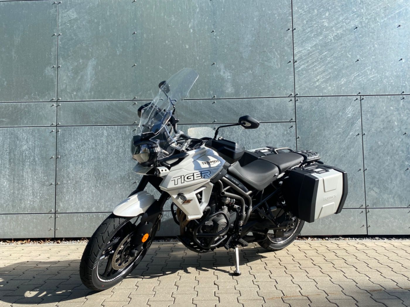 Fahrzeugabbildung Triumph Tiger XRX 800 Wilbers Tieferlegung Seitenkoffer