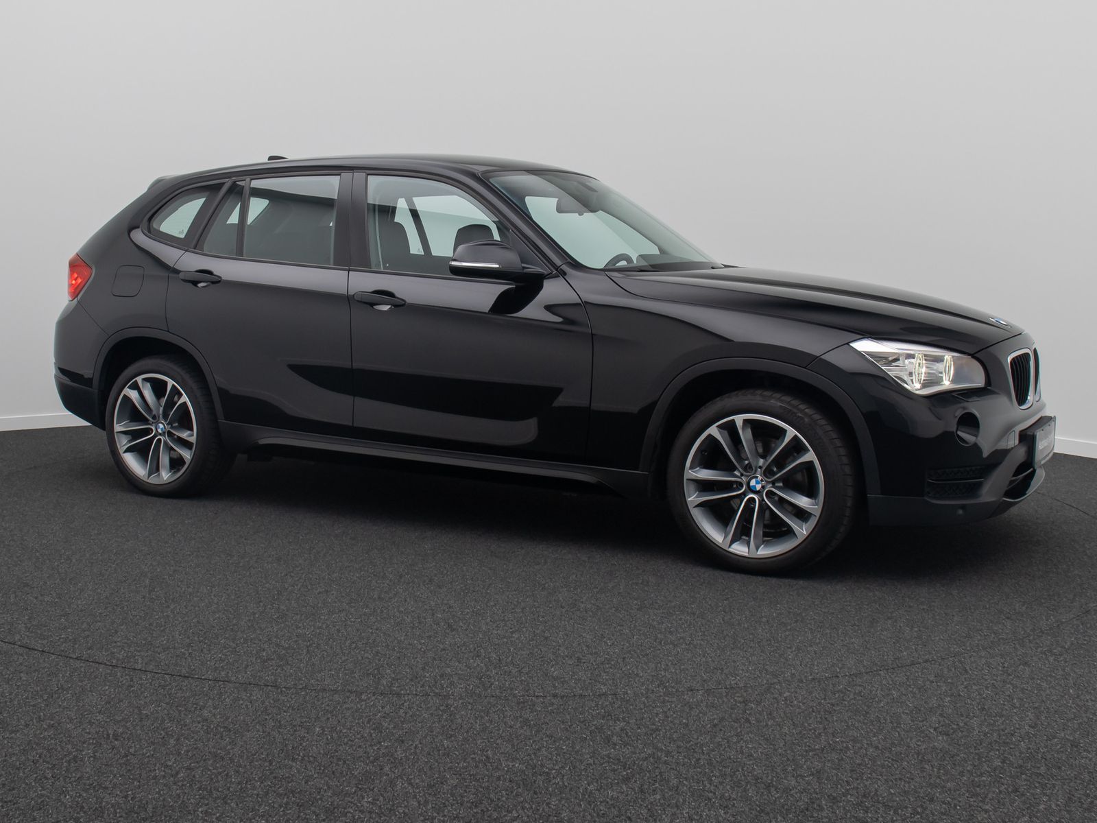 Fahrzeugabbildung BMW X1 sD18i Sport Line Xenon PDC NaviBusiness 18"