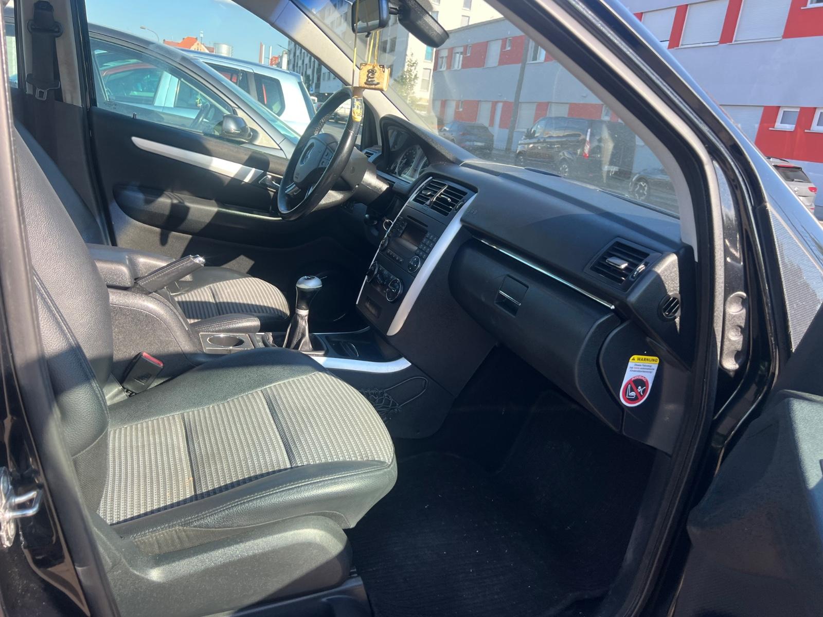 Mercedes-Benz B170 2006 — вигляд ззаду