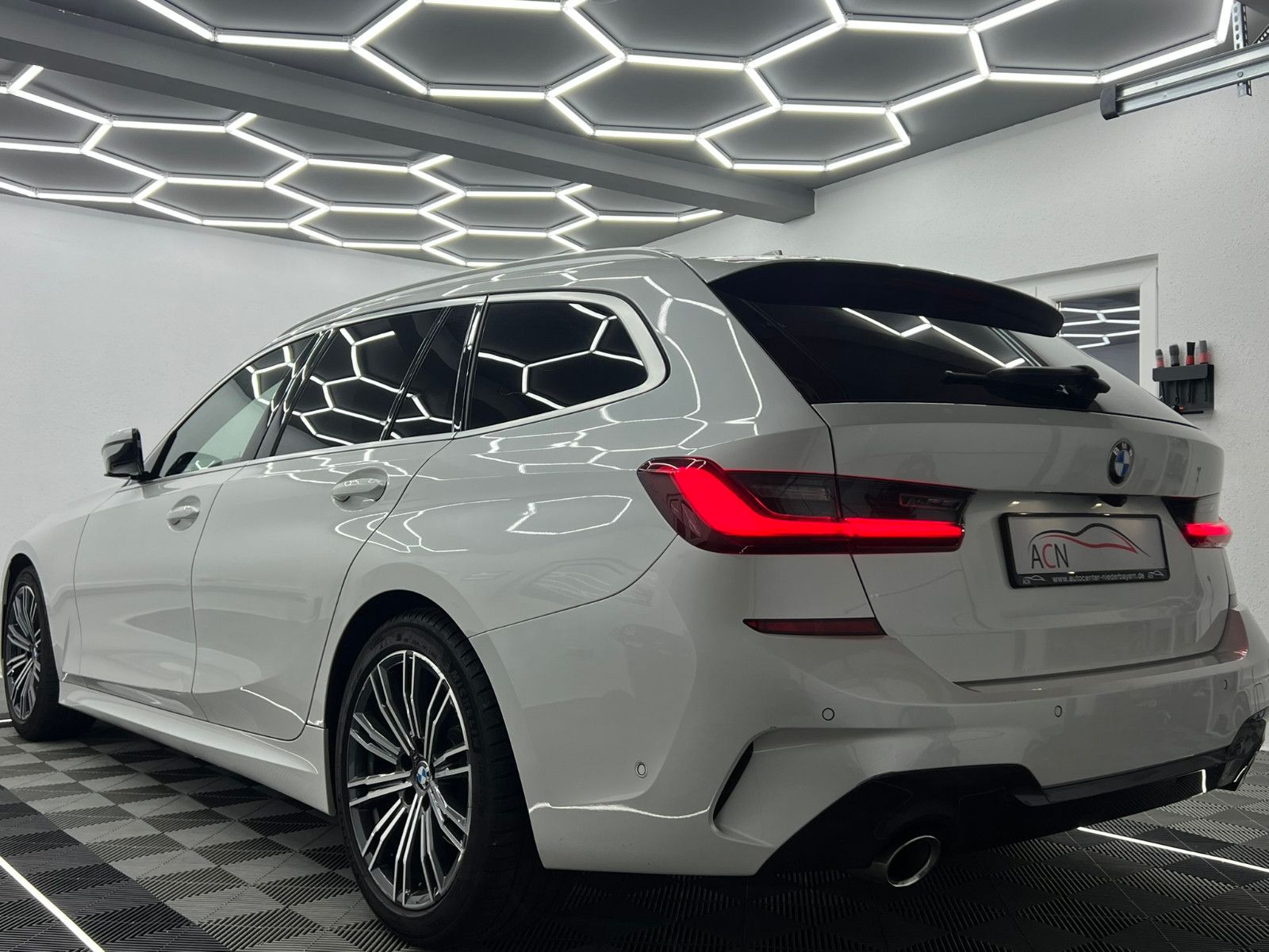 Fahrzeugabbildung BMW 320 d xDrive M SPORT/PANO/HuD/H&K/VRTL COCKPIT