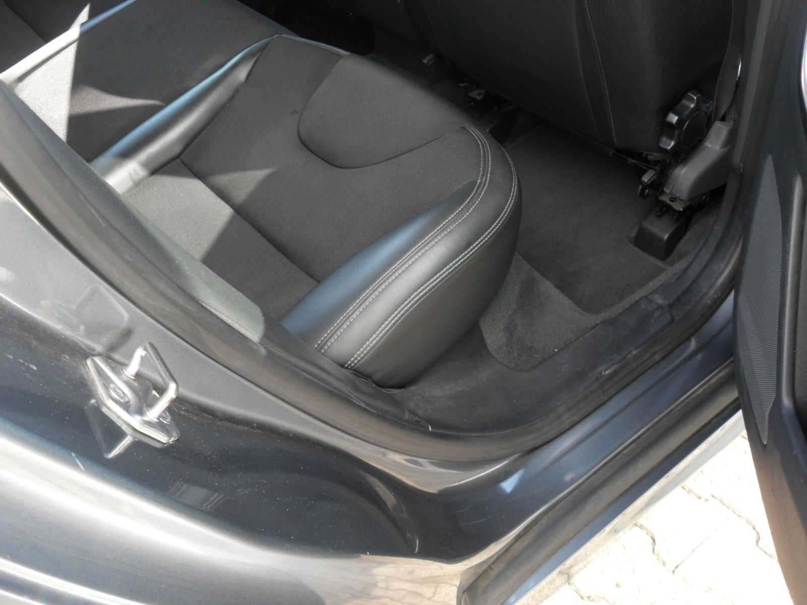 Fahrzeugabbildung Volvo XC 60 2.0 Automatik - Momentum 2WD