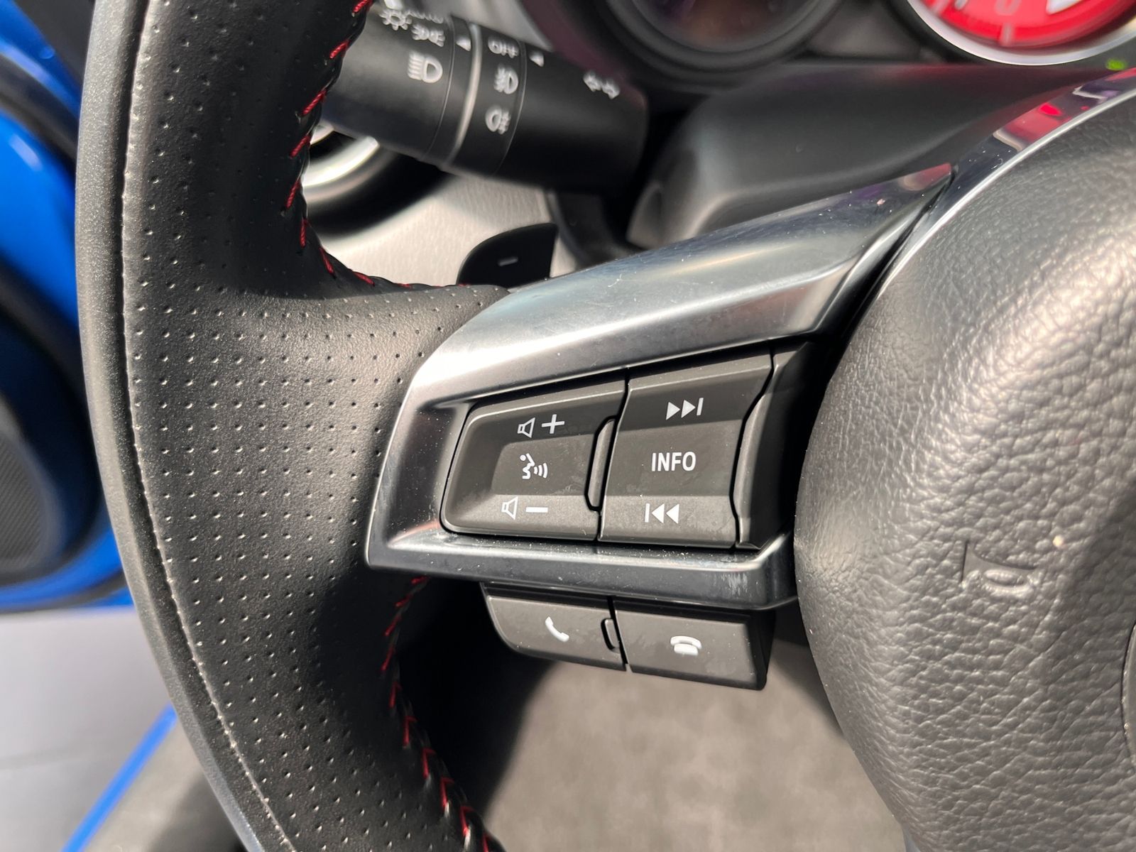 Fahrzeugabbildung Abarth 124 Spider NAVI KLIMA LED LEDER ALU BOSE