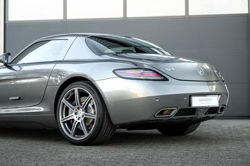 صورة 8 لـ 2011 Mercedes-BENZ SLS AMG
