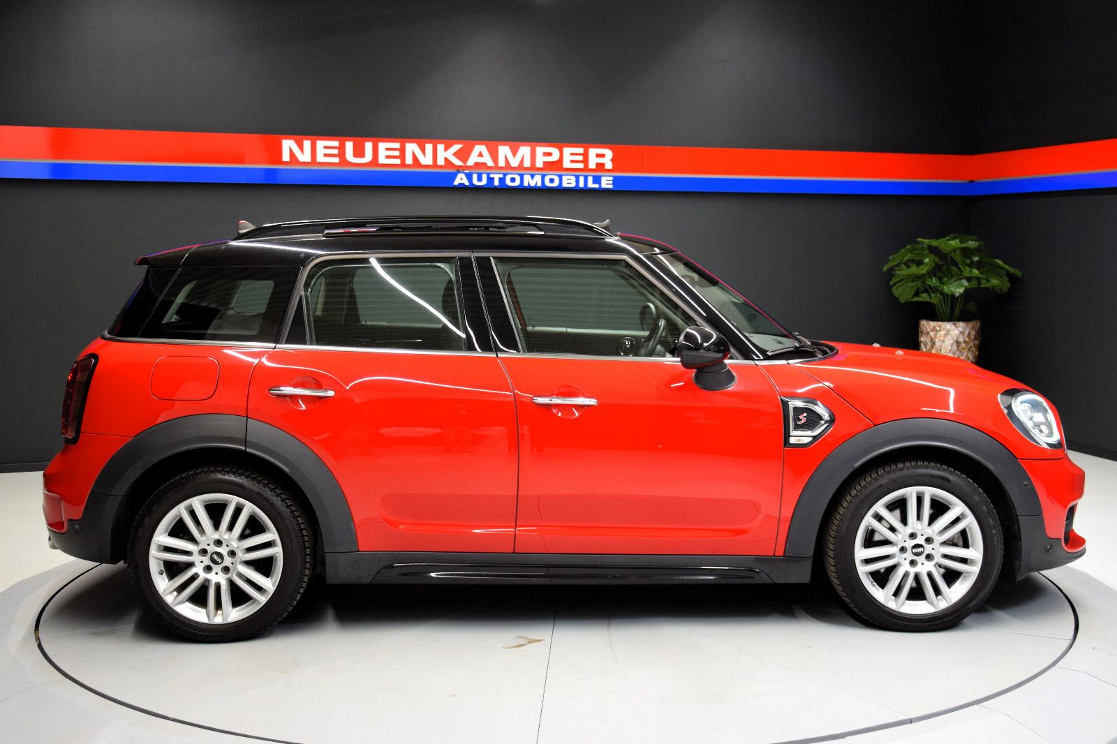 Fahrzeugabbildung MINI COOPER SD Countryman All4 Pano HuD h/k Kamera