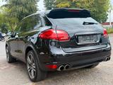 Porsche Cayenne Turbo*Panorama*Bi-Xenon* - Porsche Cayenne aus 2012: Turbo