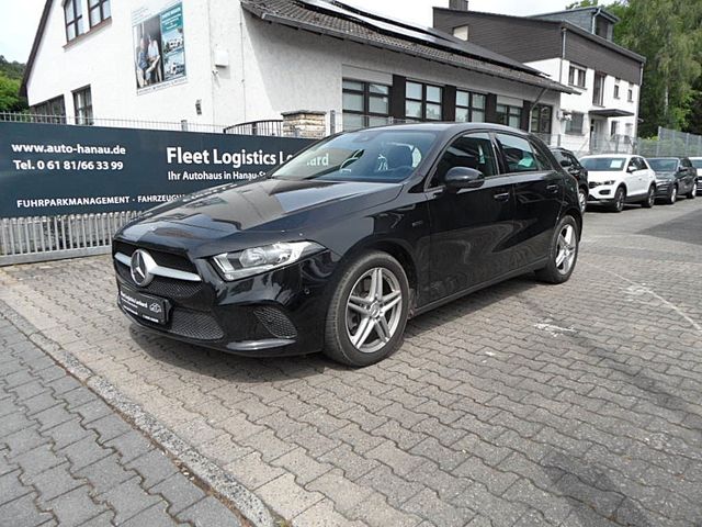 MERCEDES-BENZ A 250 e DCT Nav/Klimaaut./PDC/2Hd