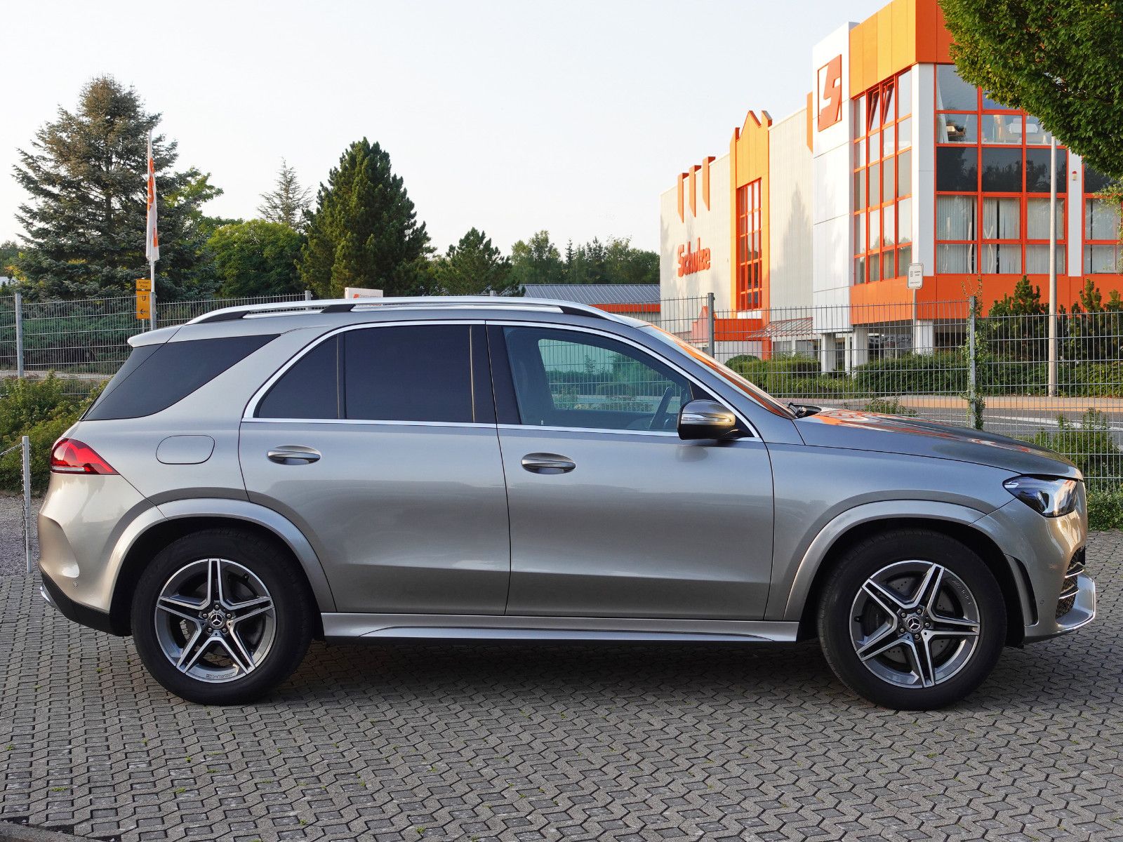 Fahrzeugabbildung Mercedes-Benz GLE 300d 4MATIC 9G-Tronic AMG Line M-BEAM AHK