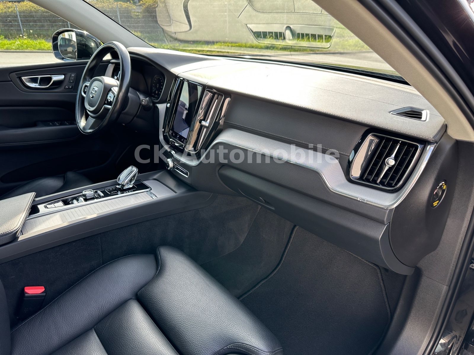 Fahrzeugabbildung Volvo XC60 B4 Inscription 2WD/Leder/Pano/LED/BLIS/360°
