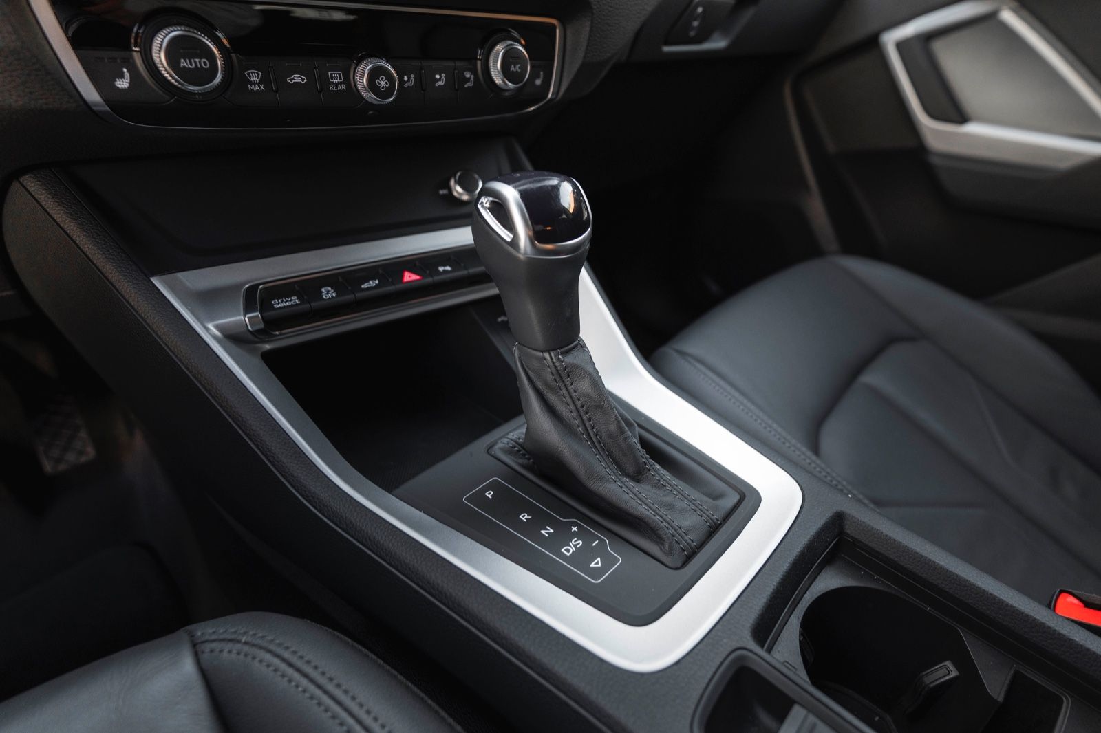 Fahrzeugabbildung Audi Q3 Sportback 45 TFSI e S-Line ACC LED GARANTIE