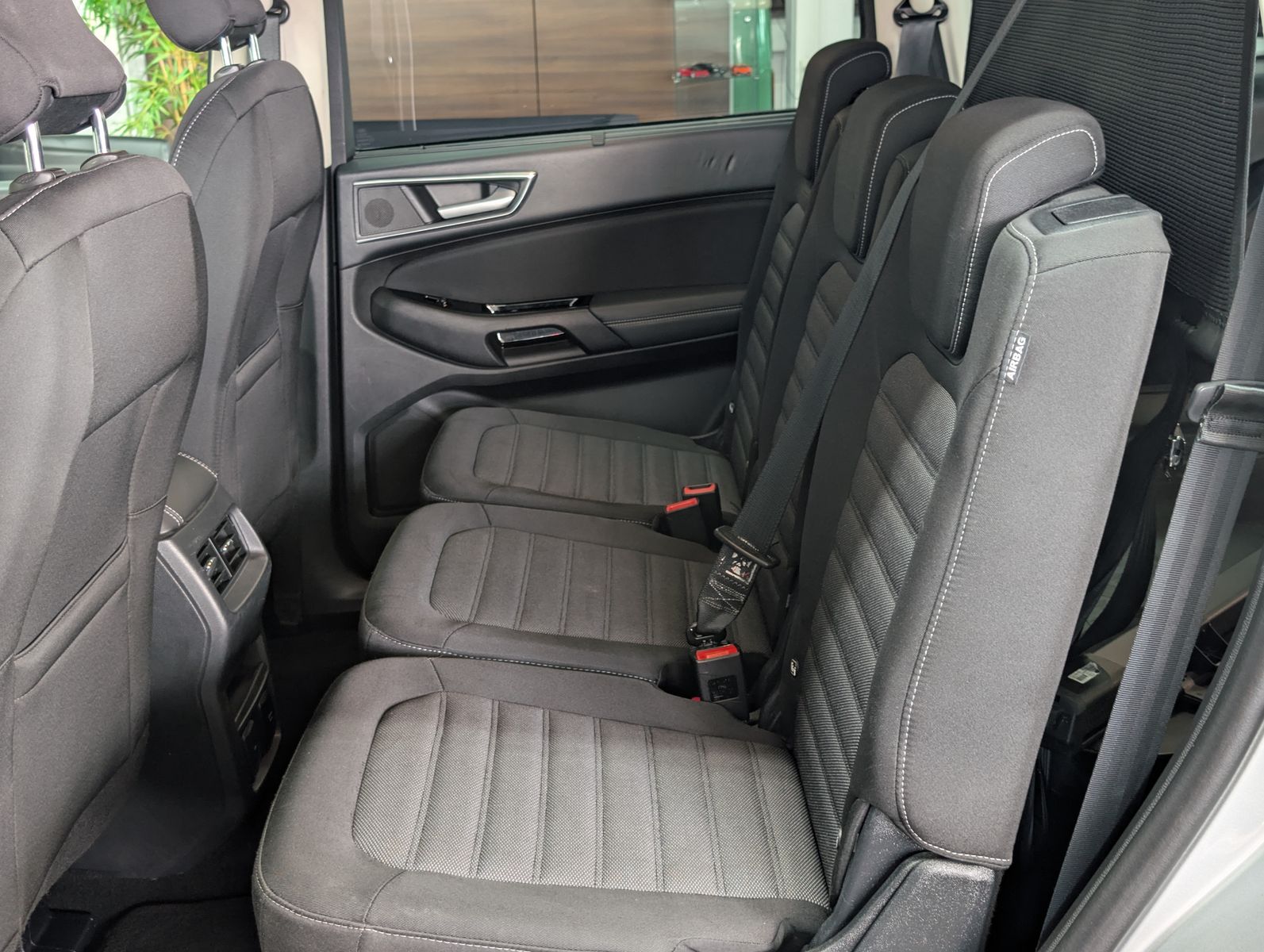 Fahrzeugabbildung Ford Galaxy Titanium 2.0 EB ACC PANO AHK LED 7-SITZE