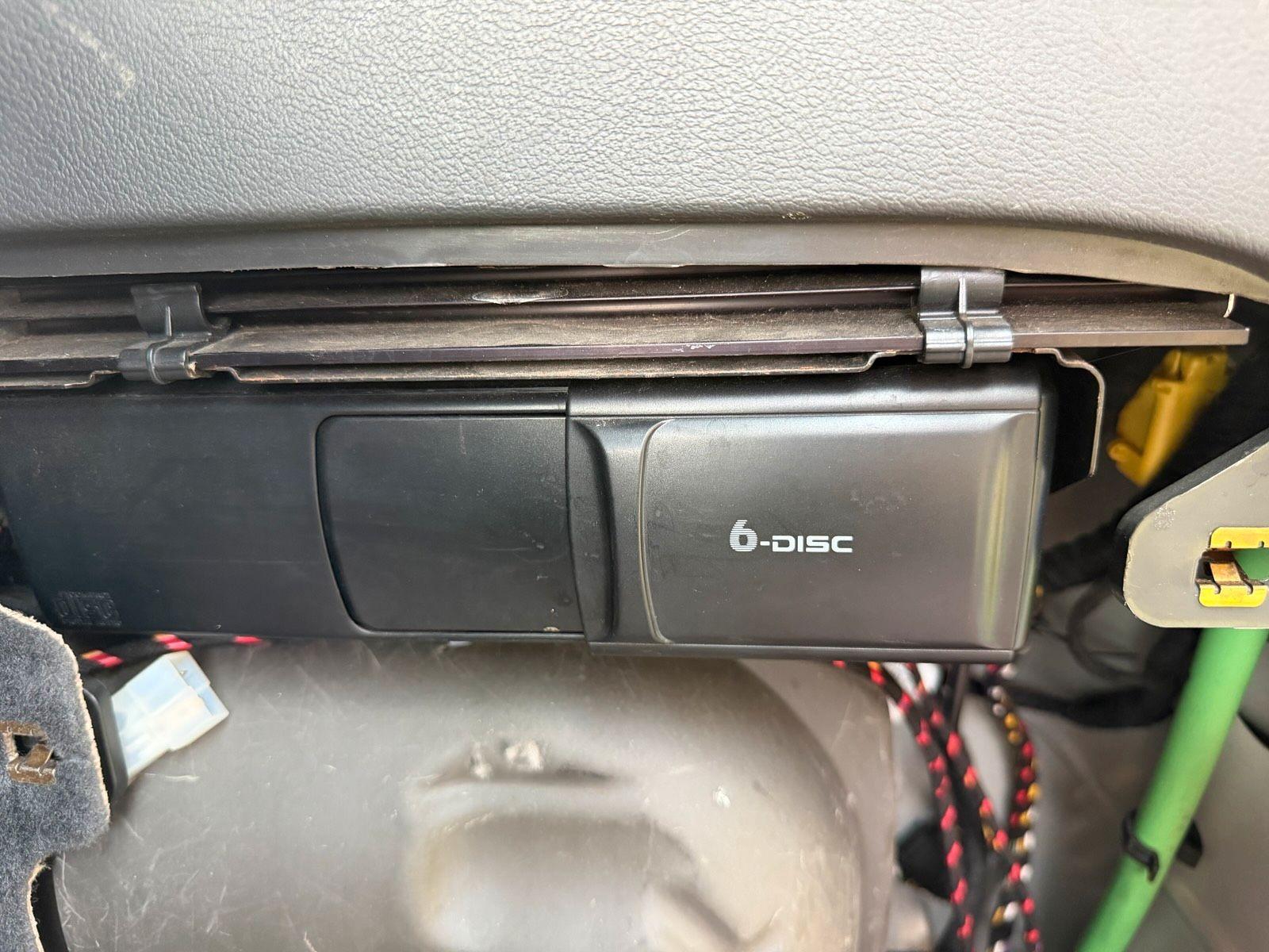 Volkswagen Touareg 2004 — photo 12