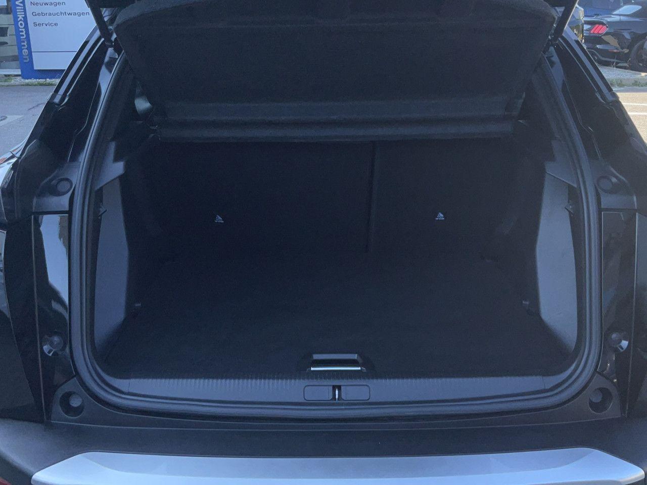 Peugeot 2008 GT Pack Bluetooth Navi LED Klima