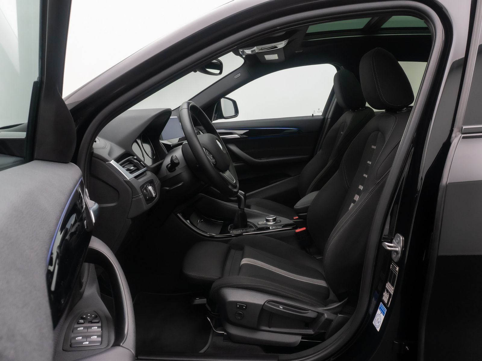 Fahrzeugabbildung BMW X2 sD18i Sport HiFi Kamera DAB Panorama 18Zoll