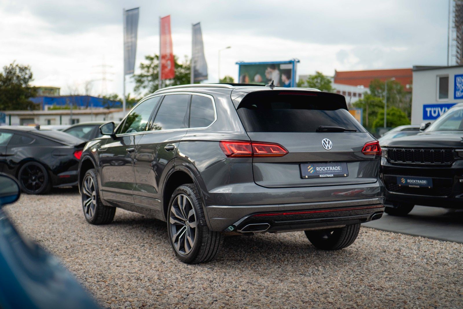 Fahrzeugabbildung Volkswagen Touareg V6 R-Line+ 4Motion *Pano*Matrix*DAB*19%*