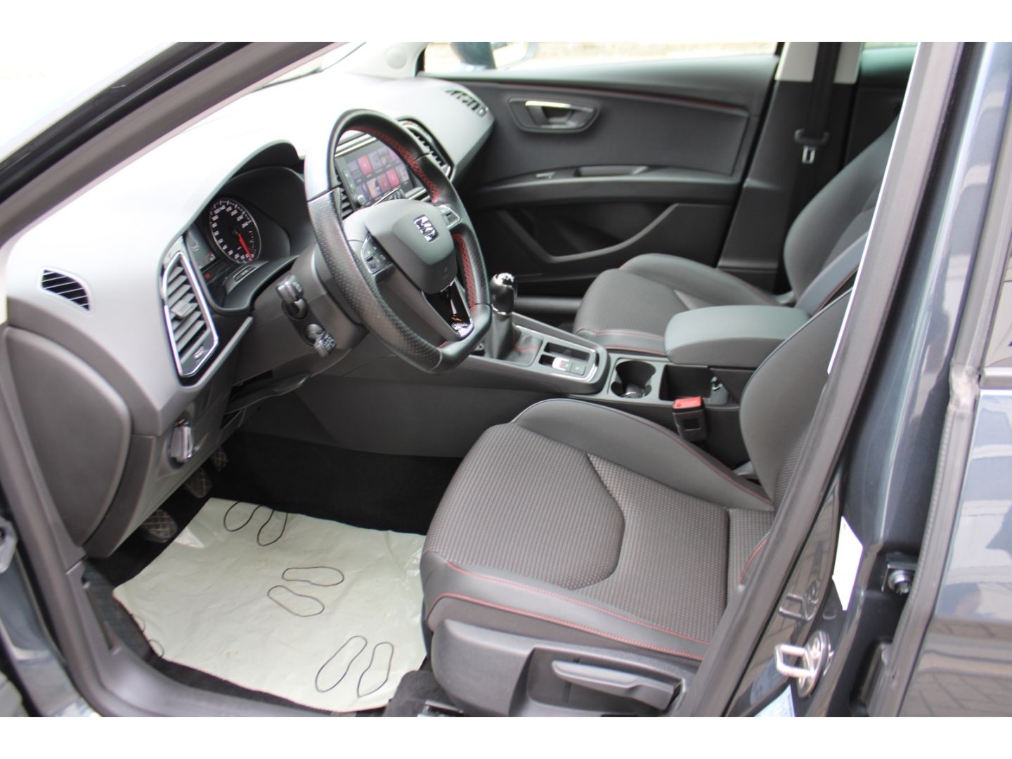 Fahrzeugabbildung SEAT Leon 1.5 TSI ST FR ACC LED Navi DAB PDC RFK AHK