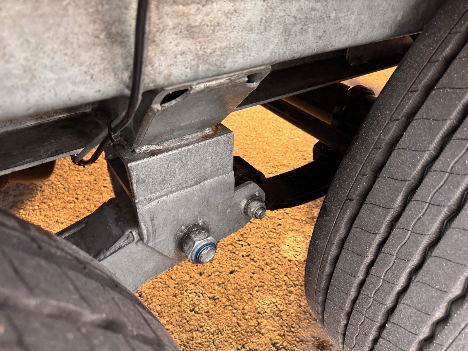 Fahrzeugabbildung Wörmann BauTL105.55/200 Rampen verzinkt