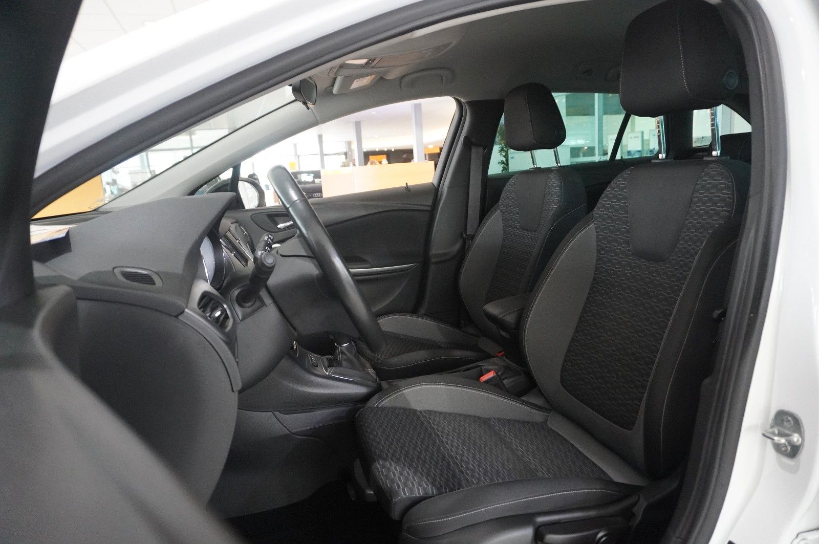 Fahrzeugabbildung Opel Astra K ST 1.2T EDITION NAVI/LED/KAMERA/SHZ/AHK