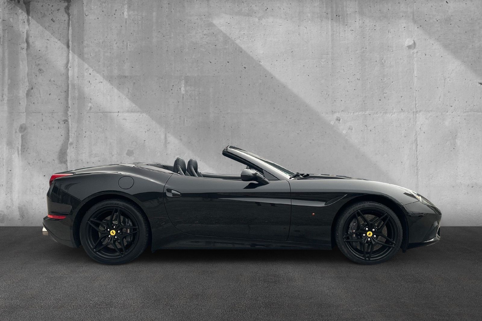 Fahrzeugabbildung Ferrari California T*All Black*