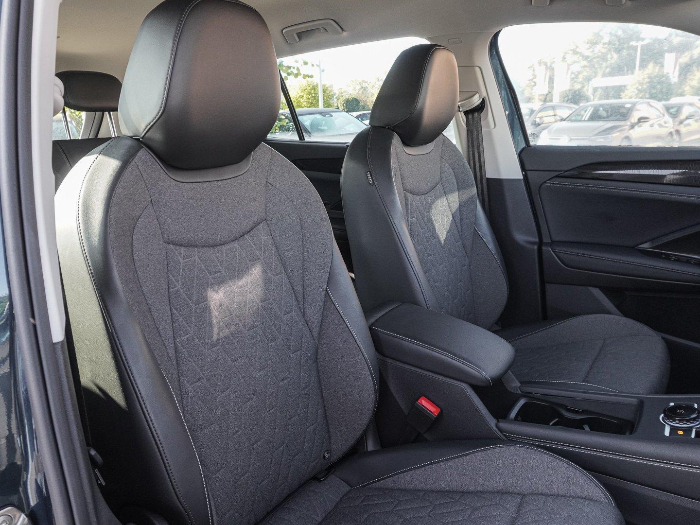 Volkswagen Tayron 1.5 eTSI DSG Life 7 SITZE 360-KAMERA AHK