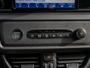 Ford Tourneo Courier 1.0 Titanium Fahrassistenz-Paket