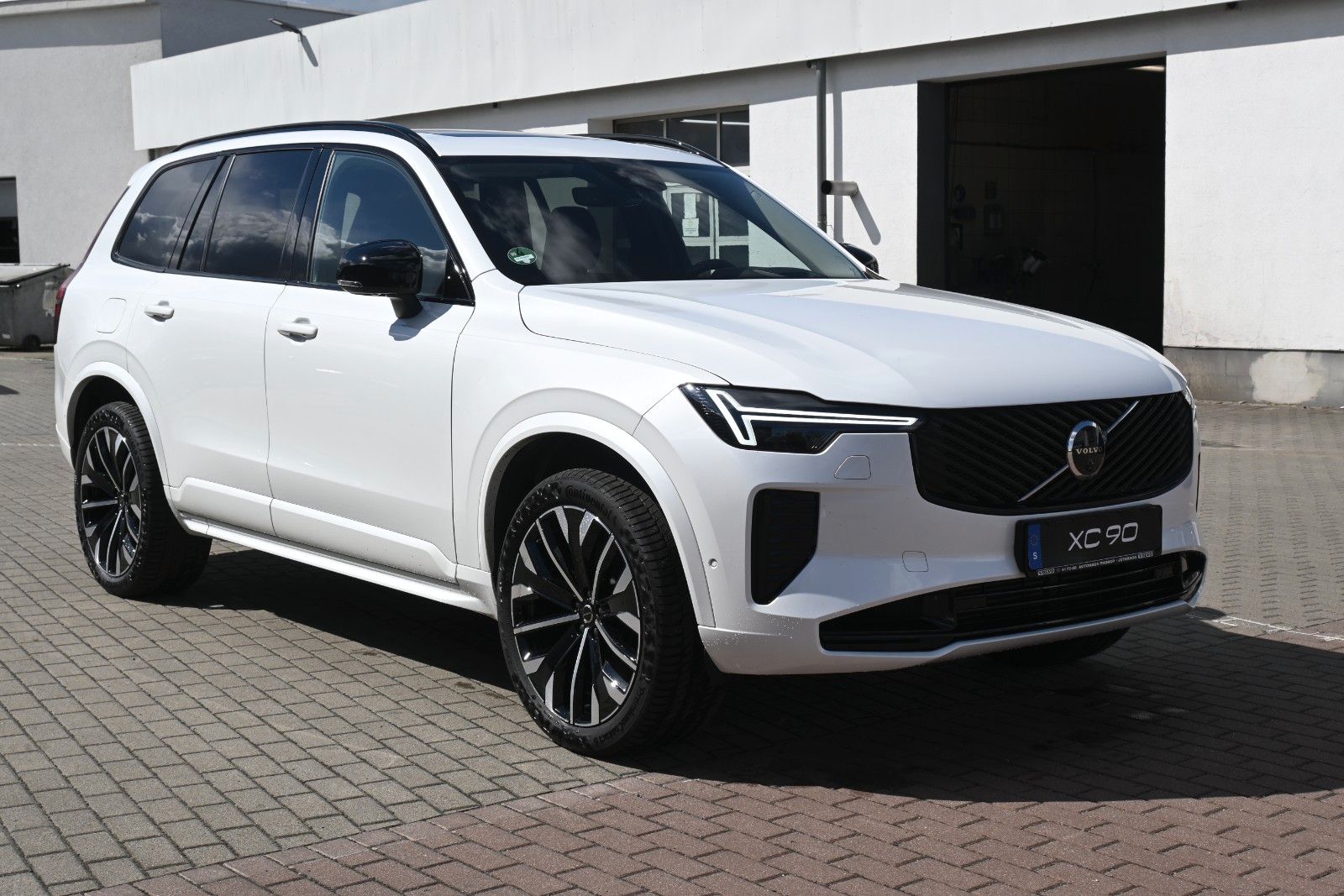 Fahrzeugabbildung Volvo XC90 T8 AWD Plus Dark*PANO*360°*HuD*H&K*ACC