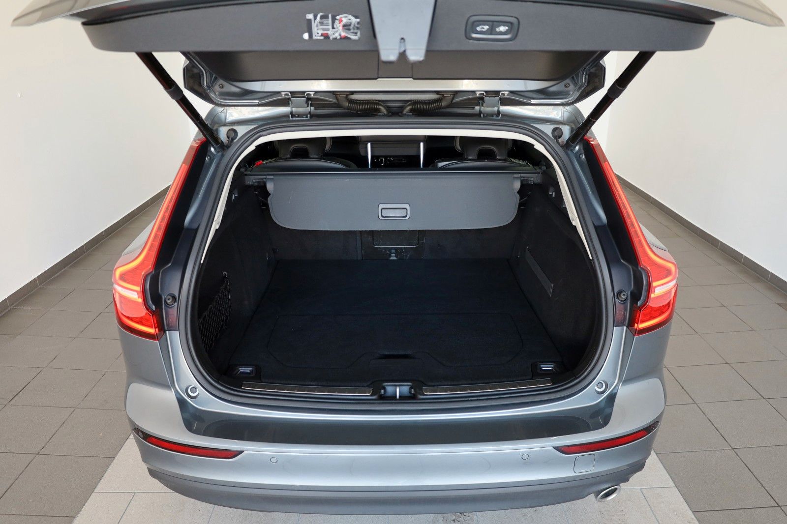 Fahrzeugabbildung Volvo V60 Momentum Pro, T.Leder,Navi,LED,Kamera,SH