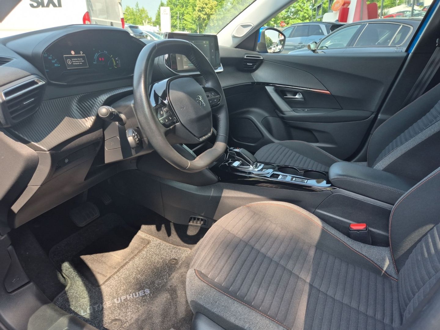 Fahrzeugabbildung Peugeot 2008 Active Elektro 136 LED CarPlay SHZ. Temp.