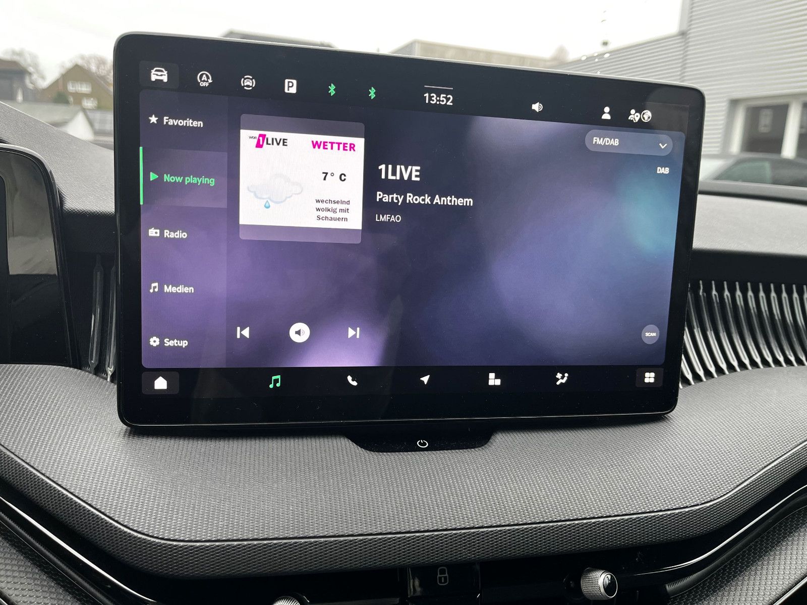 Fahrzeugabbildung SKODA Superb Combi 1.5 TSI NAV SHZ KAM PDC LED ALU DAB