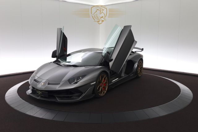LAMBORGHINI Aventador