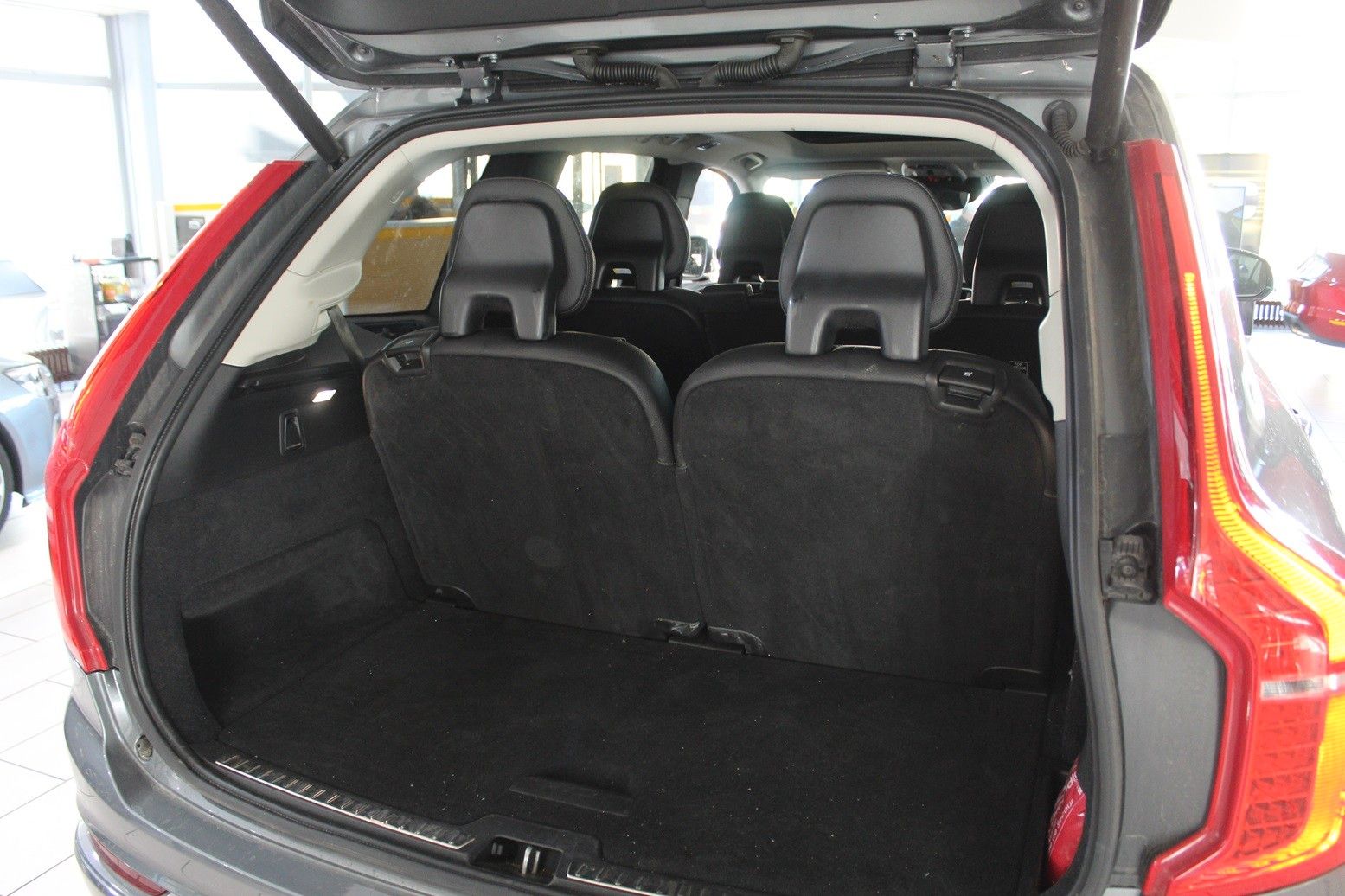 Fahrzeugabbildung Volvo XC90 Momentum Pro  AWD/4xSHZ/LHZ/PANO/LEDER/HUD
