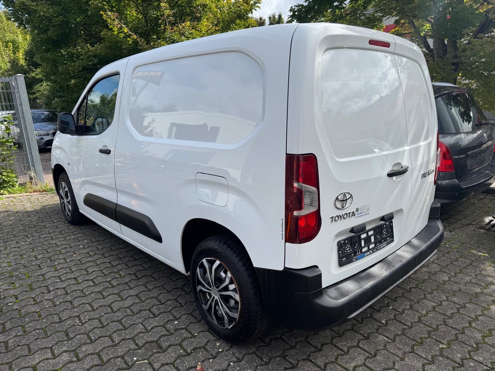 Fahrzeugabbildung Toyota Proace City 1,2-l-Turbo 81kW L1 LKW