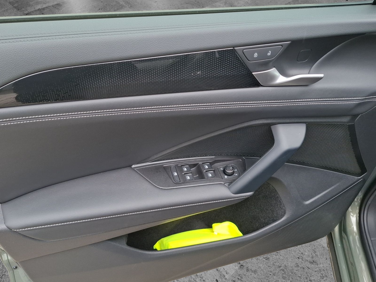 Fahrzeugabbildung Volkswagen Tayron eTSI Life DSG LED AHK Navi AID ACC RFK Ha