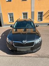 Skoda Škoda superb 2014 Benzin - Skoda Superb aus 2014 mit Benzin-Antrieb: Kombi