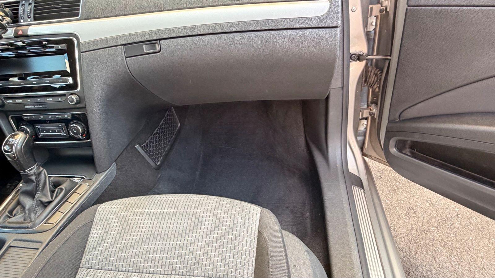Volkswagen  2010 — photo 9