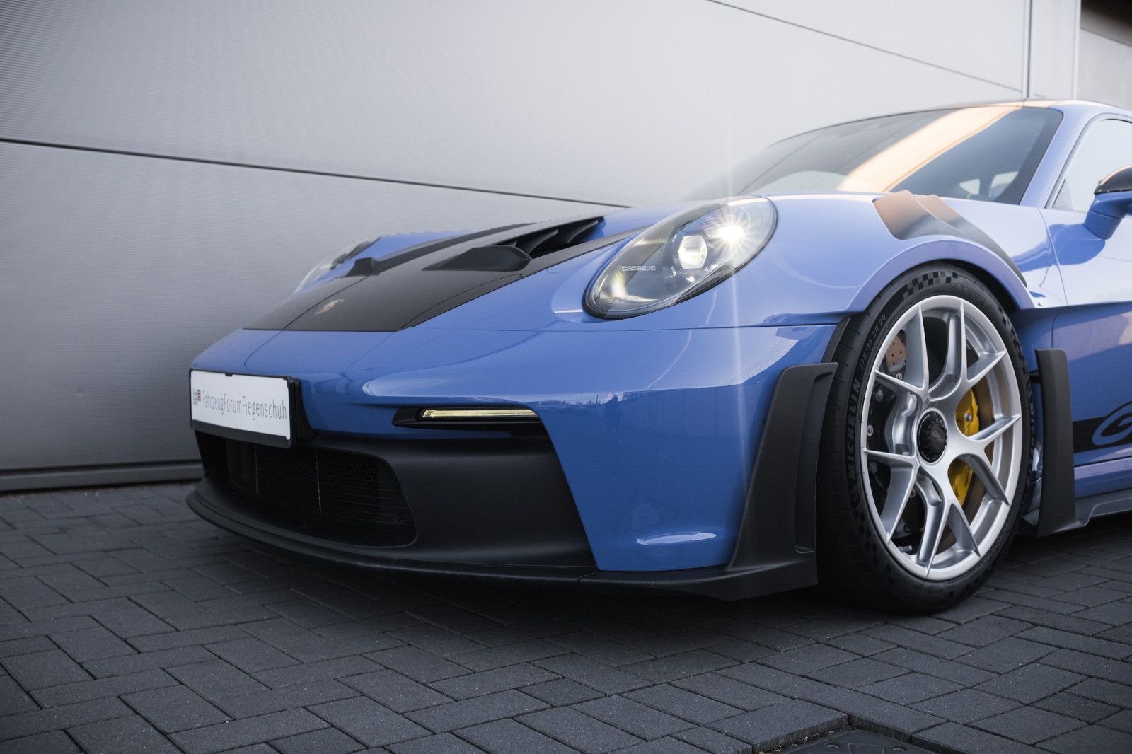 Fahrzeugabbildung Porsche 992/911 GT3 RS-PTS maritime-Lift-Weissach-PCCB