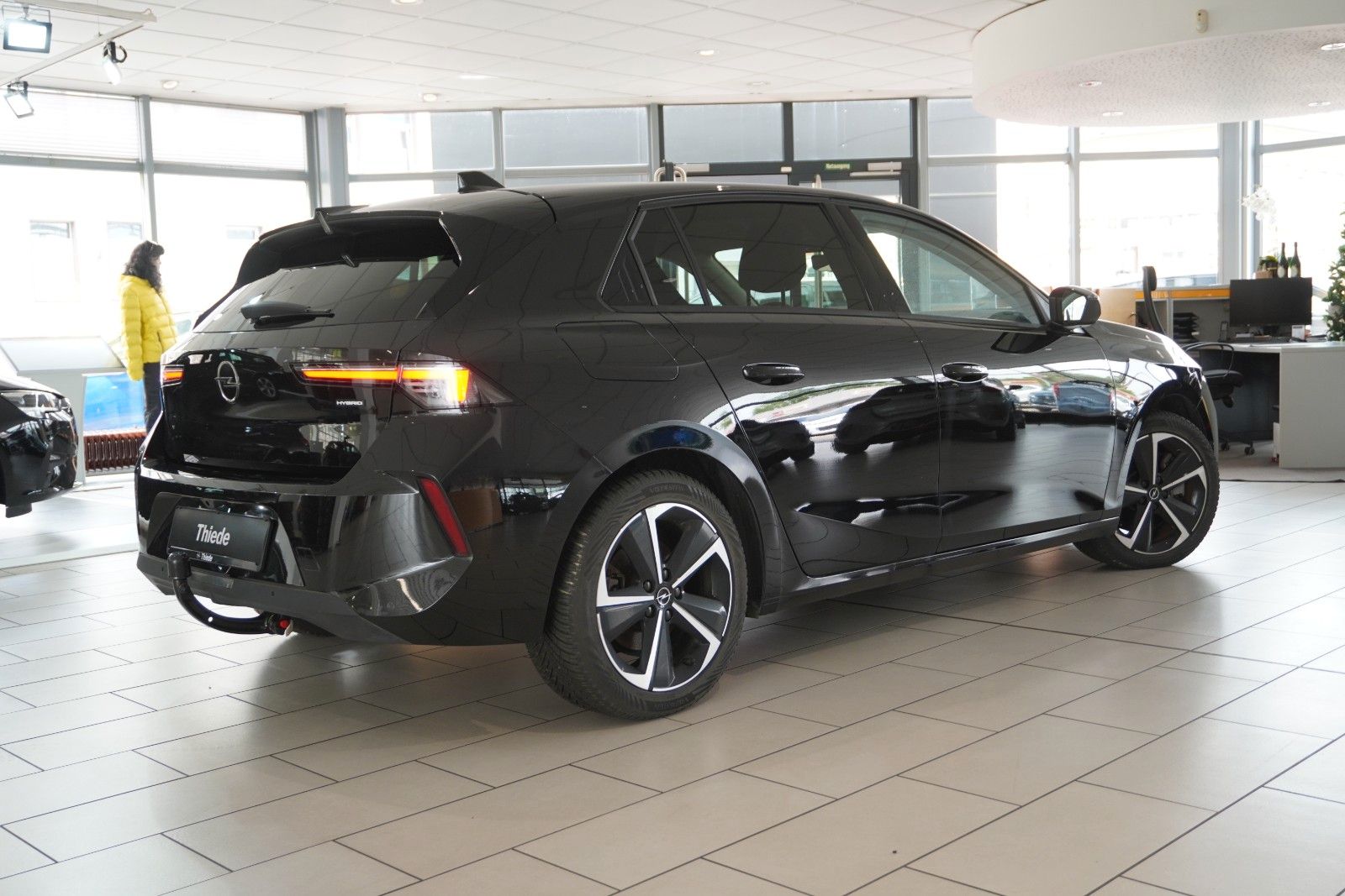 Fahrzeugabbildung Opel Astra L Lim. 1.6 HYBRID EDITION NAVI/KAMERA/AHK