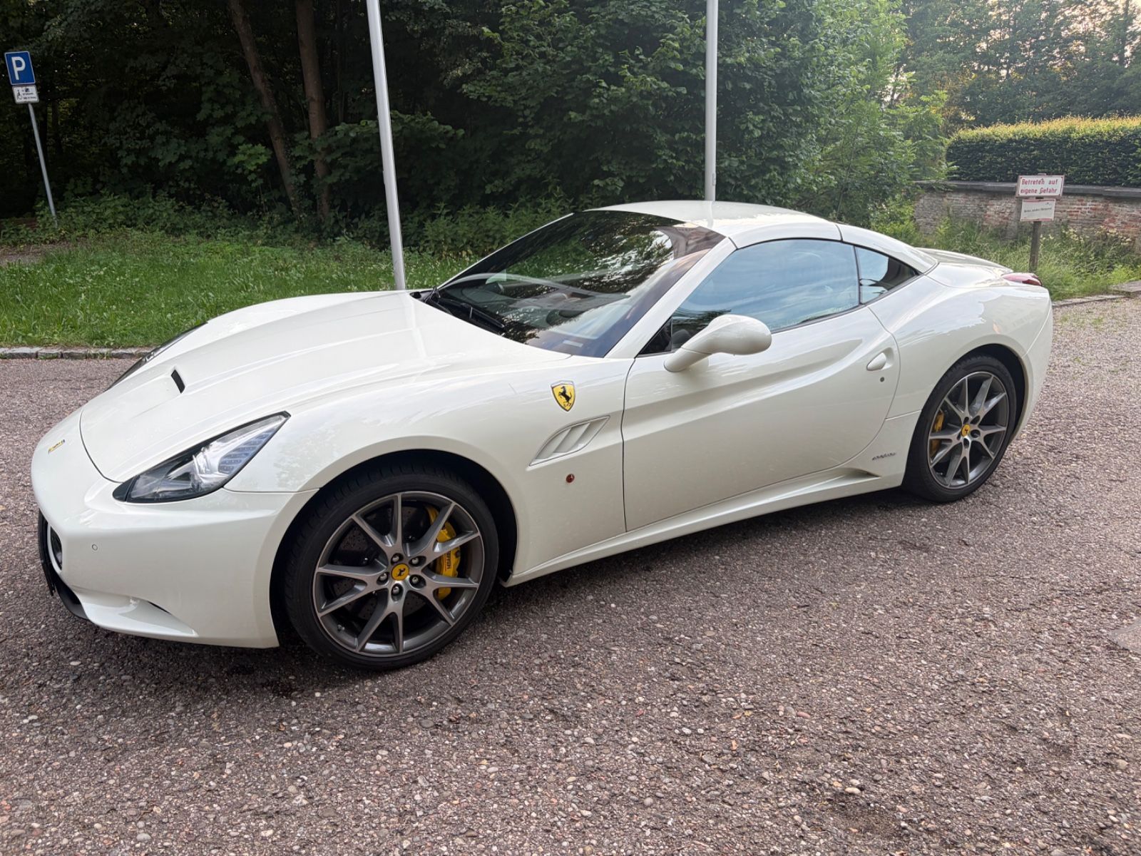 FERRARI California 8