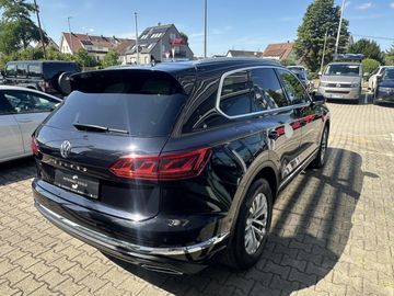 Volkswagen Touareg - 8