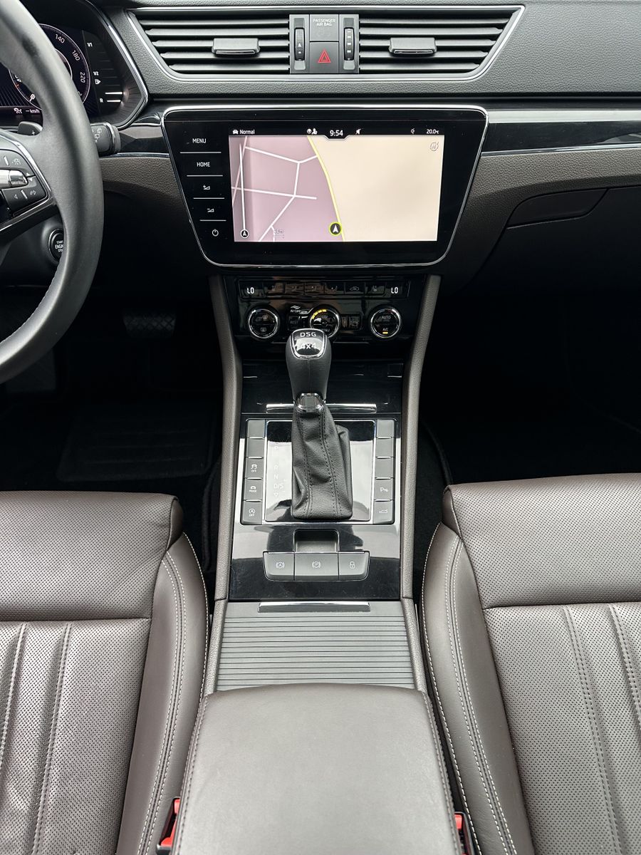 Fahrzeugabbildung SKODA Superb Combi 2.0 TDI 4x4 DSG L&K NAV+LED+PANO+VC