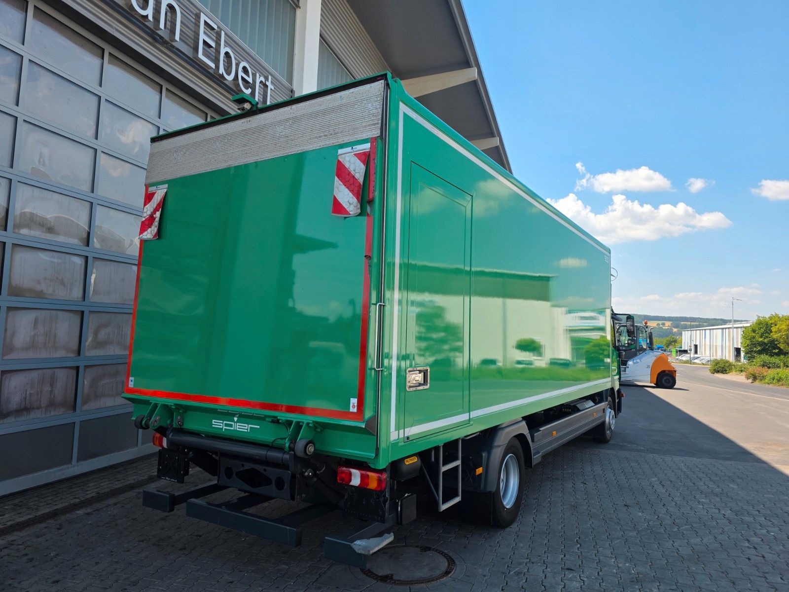 Fahrzeugabbildung Mercedes-Benz Atego 1524 L 4x2 LBW Palfinger 2.000kg Tür Klima