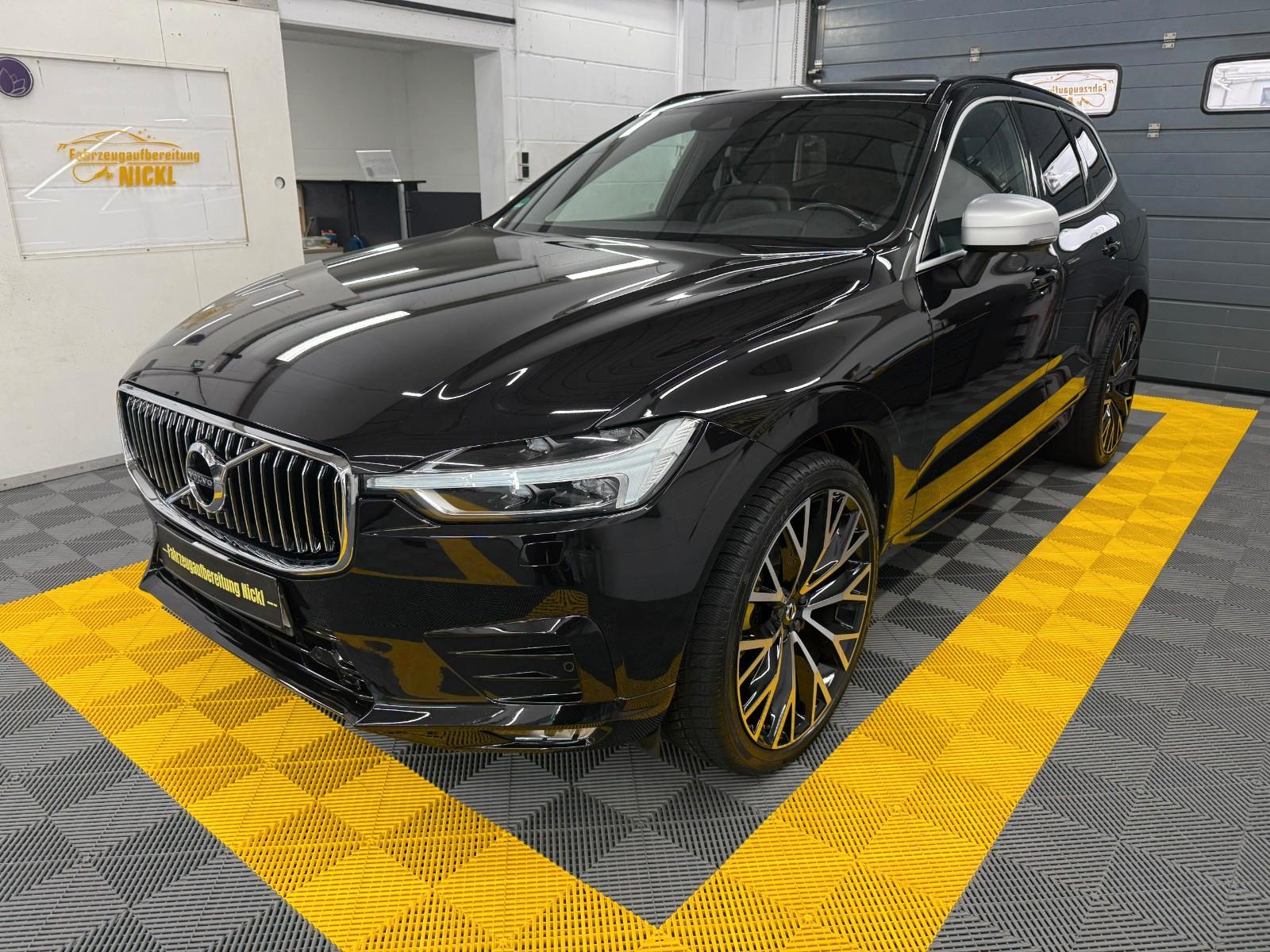 Volvo XC60 II  R Design AWD Schwarz/Schwarz