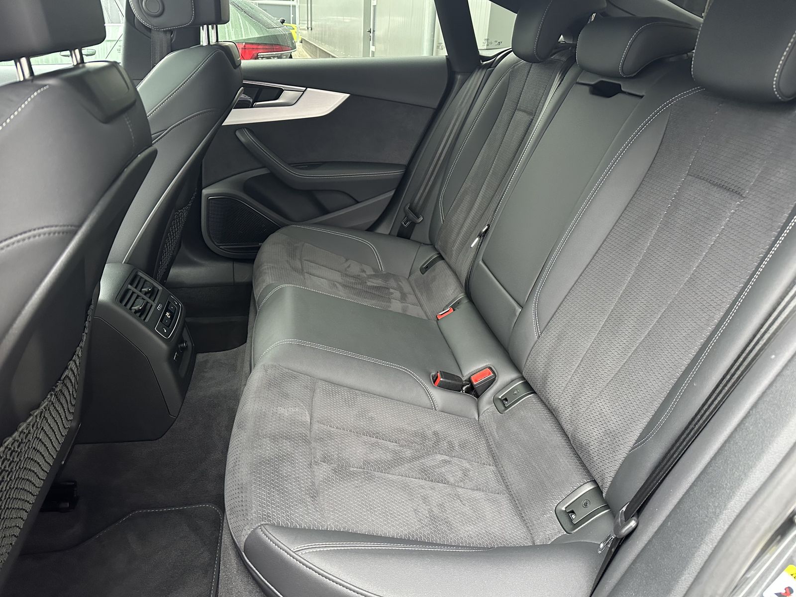 Fahrzeugabbildung Audi A5 SpB 35 TFSI S-Line NAV+MATRIX+PANO+HUD+B&O+SH