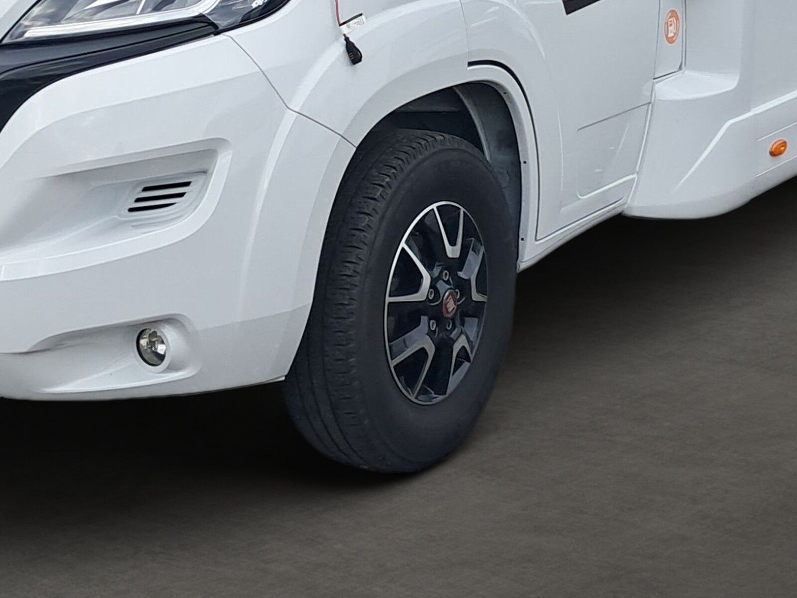 Fahrzeugabbildung Eura Mobil Profila RS PRS 675 SB Dachklima Lithium Mondial
