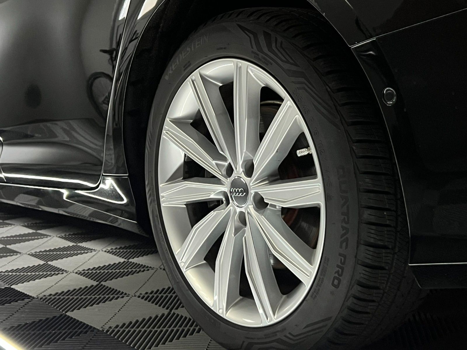 Fahrzeugabbildung Audi A6 Avant 50 TDI Quattro Sport S-LINE/