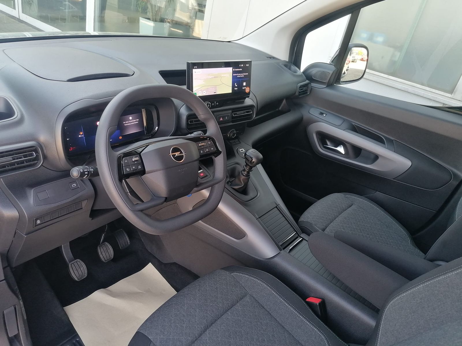 Fahrzeugabbildung Opel Combo 1.5 D PKW MATRIX-LED ALU KAMERA NAVI 10"