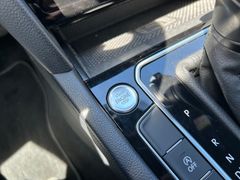 Fahrzeugabbildung Volkswagen Passat Variant 2.0 TDI DSG R-Line LED ACC Kamera