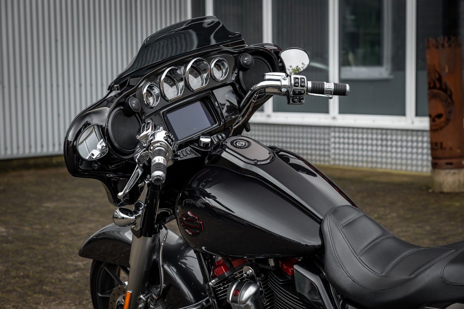 Fahrzeugabbildung Harley-Davidson FLHXSE CVO Street Glide 117 Cui - JEKILL & HYDE