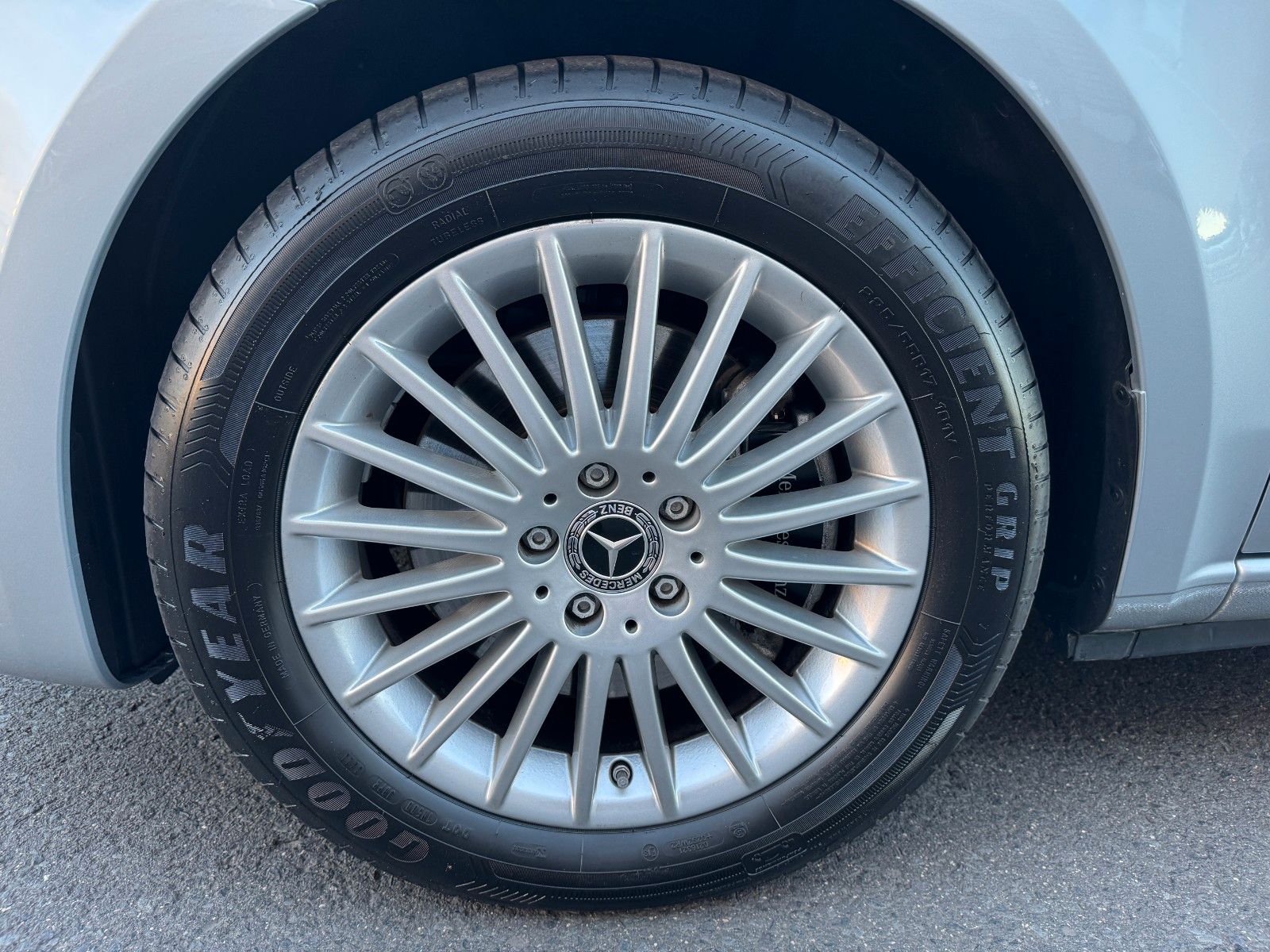 Fahrzeugabbildung Mercedes-Benz V 250 d STYLE DISTRONIC MULTIBEAM elektr Türen